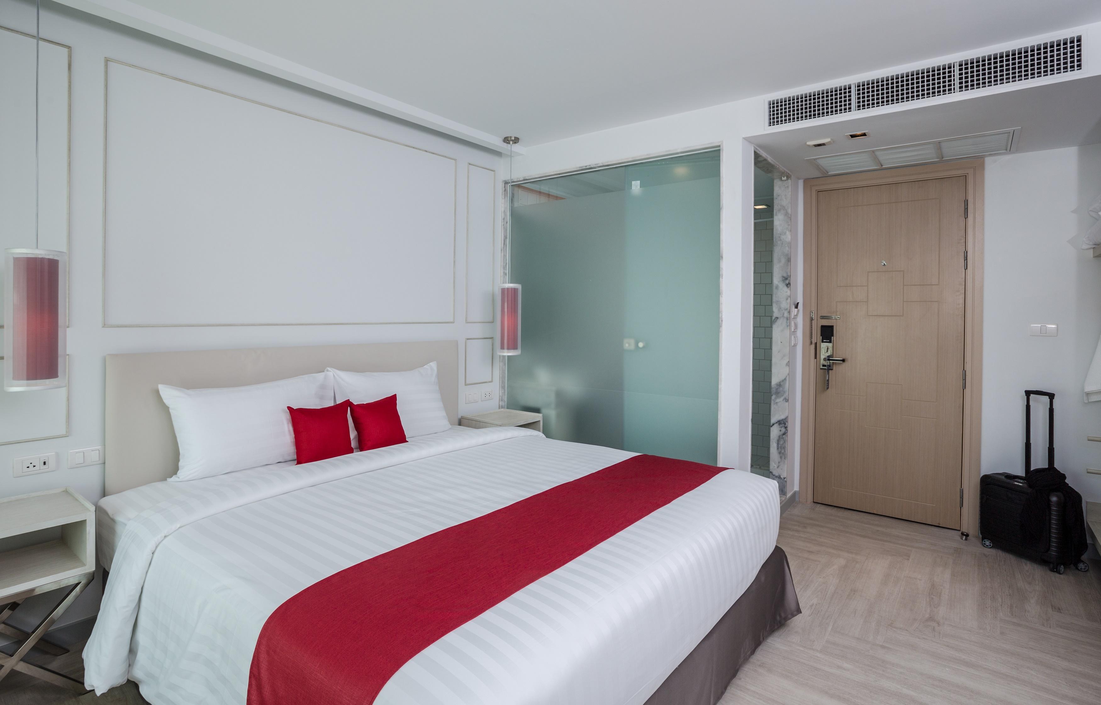 The Bloc Hotel Phuket - Sha Extra Plus Patong Bagian luar foto