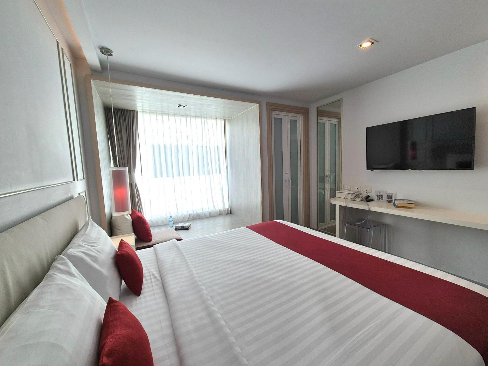 The Bloc Hotel Phuket - Sha Extra Plus Patong Bagian luar foto