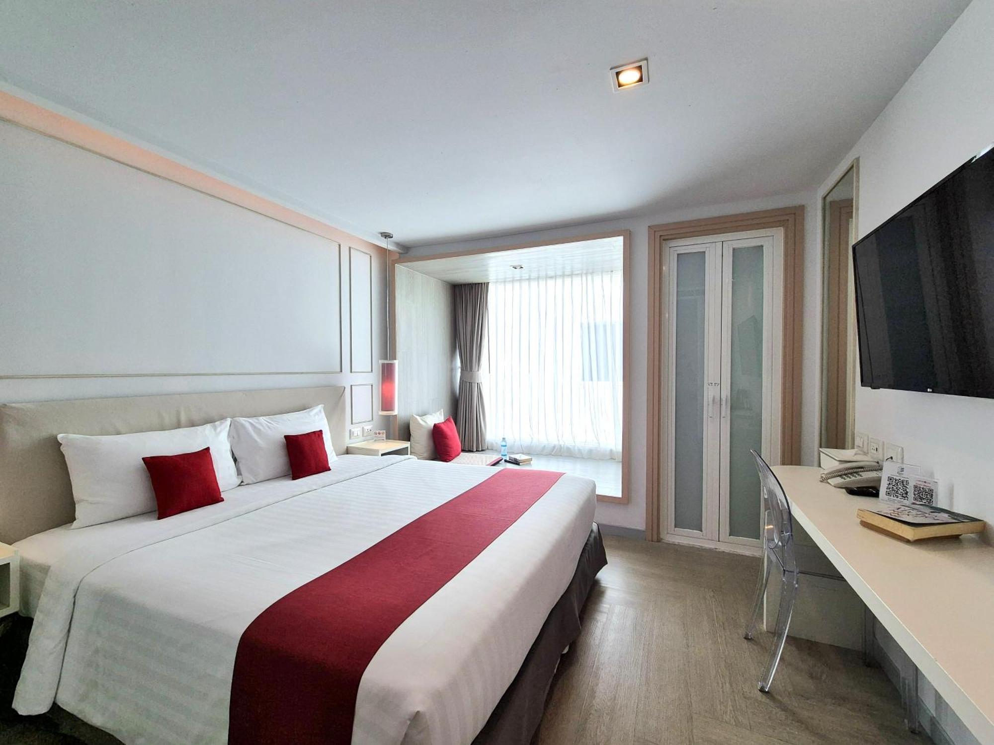 The Bloc Hotel Phuket - Sha Extra Plus Patong Bagian luar foto